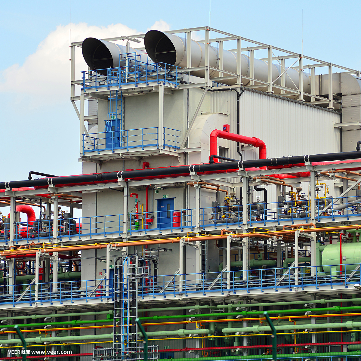 化學(xué)工業(yè)。制造化學(xué)產(chǎn)品的工廠。建筑和設(shè)備